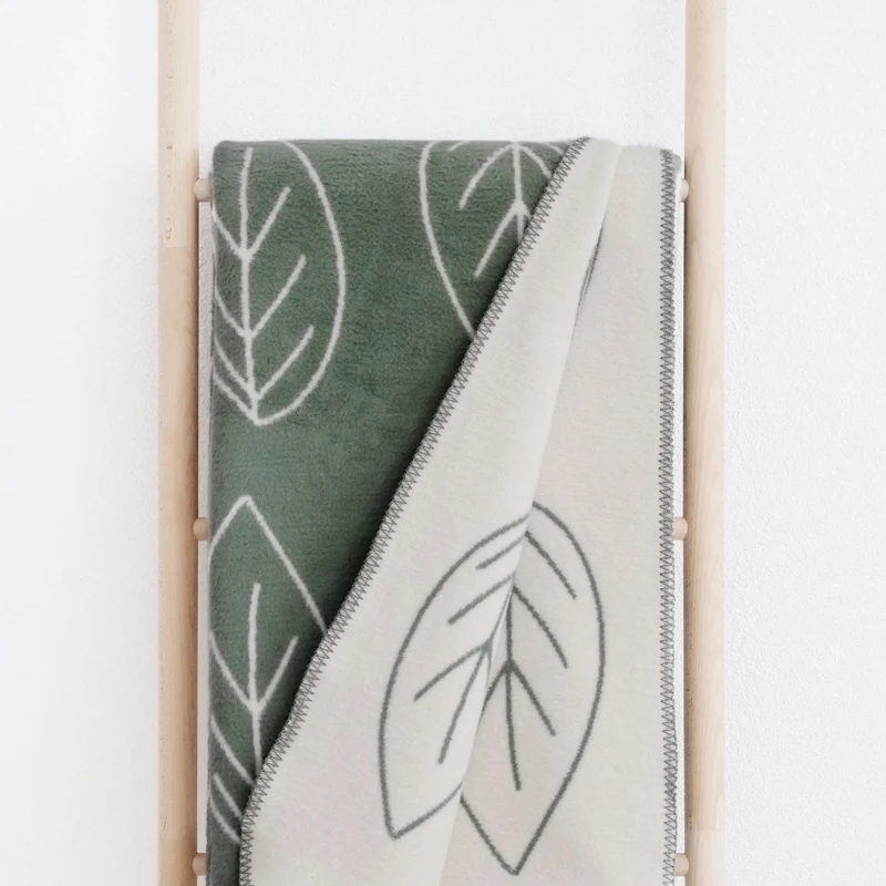 RIEMA Kuscheldecke BENTE aus 100% Bio-Baumwolle (kbA) salbei-grün und natur
