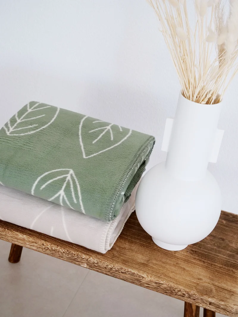 RIEMA Kuscheldecke BENTE aus 100% Bio-Baumwolle (kbA) salbei-grün und natur
