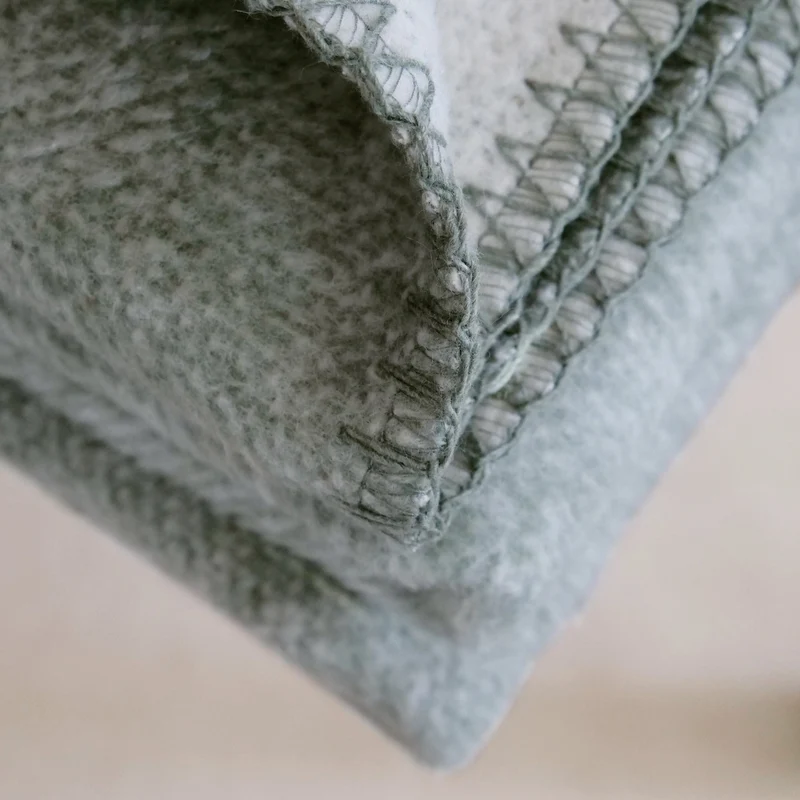 RIEMA Kuscheldecke XL Thor aus recycelter Baumwolle - Übergröße 150x230 - grün