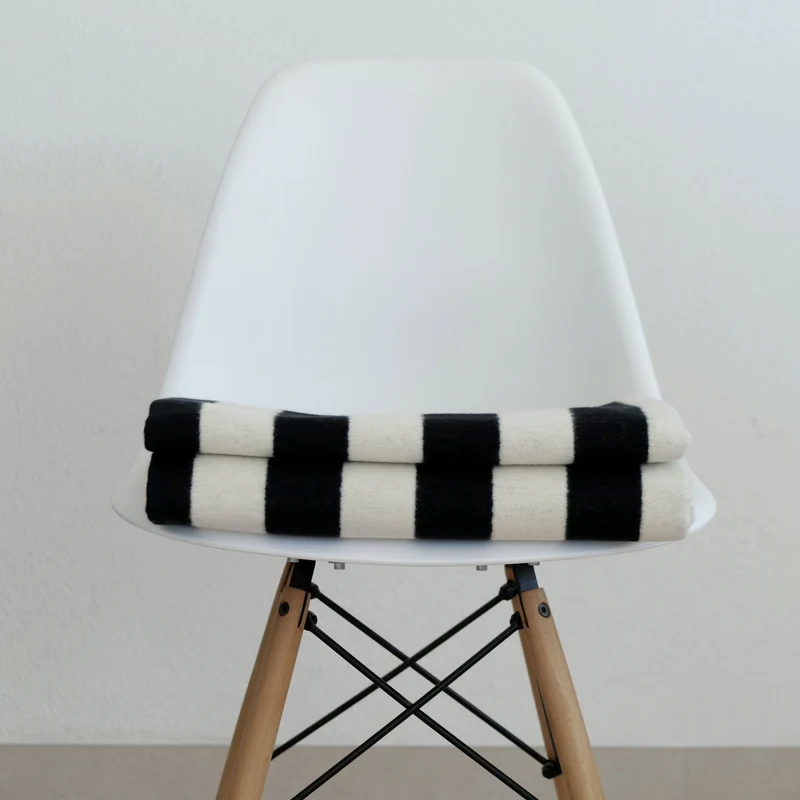 RIEMA Kuscheldecke SVEA aus 100% Bio-Baumwolle (kbA) schwarz natur
