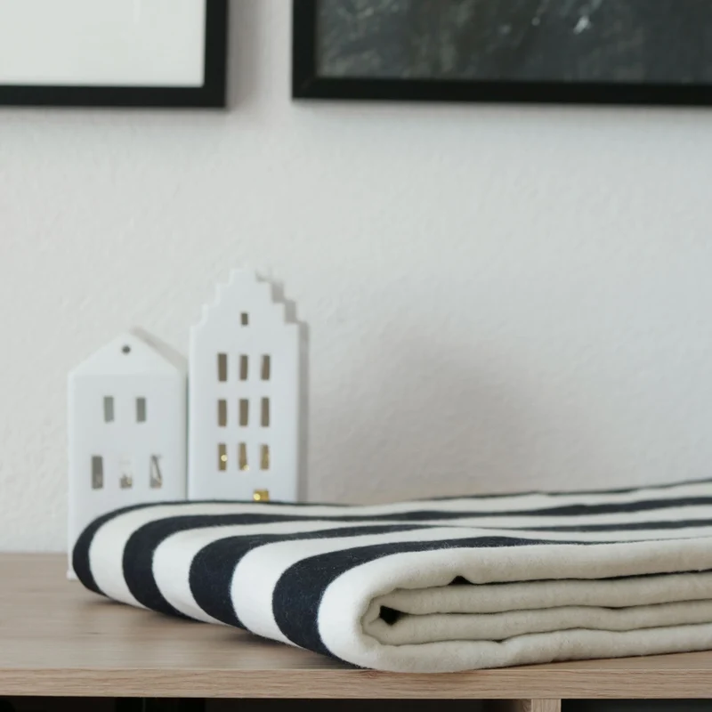 RIEMA Kuscheldecke SVEA aus 100% Bio-Baumwolle (kbA) schwarz natur