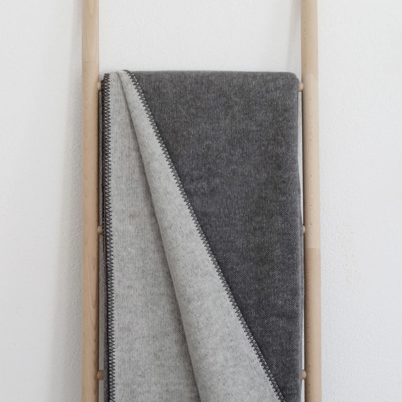 RIEMA XL Kuscheldecke Thor aus recycelter Baumwolle - Übergröße 150x230 - dunkelgrau