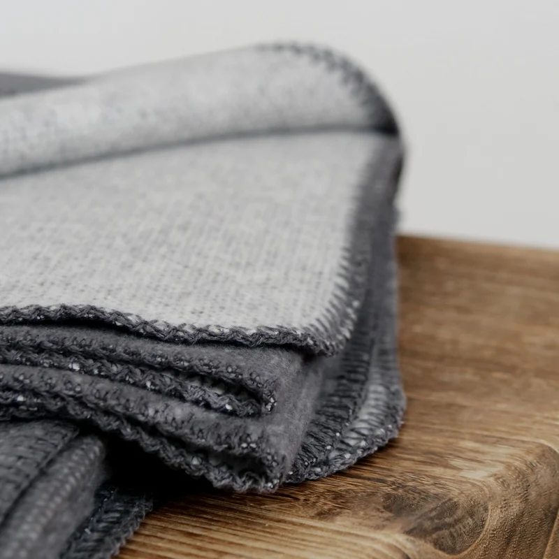 RIEMA XL Kuscheldecke Thor aus recycelter Baumwolle - Übergröße 150x230 - dunkelgrau