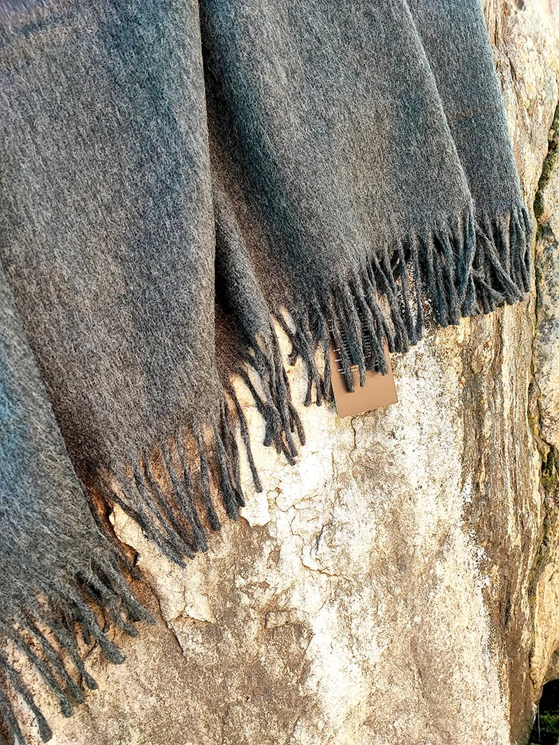 Wolldecke - Alpakadecke - Plaid - 200 x 150 cm - hellgrau
