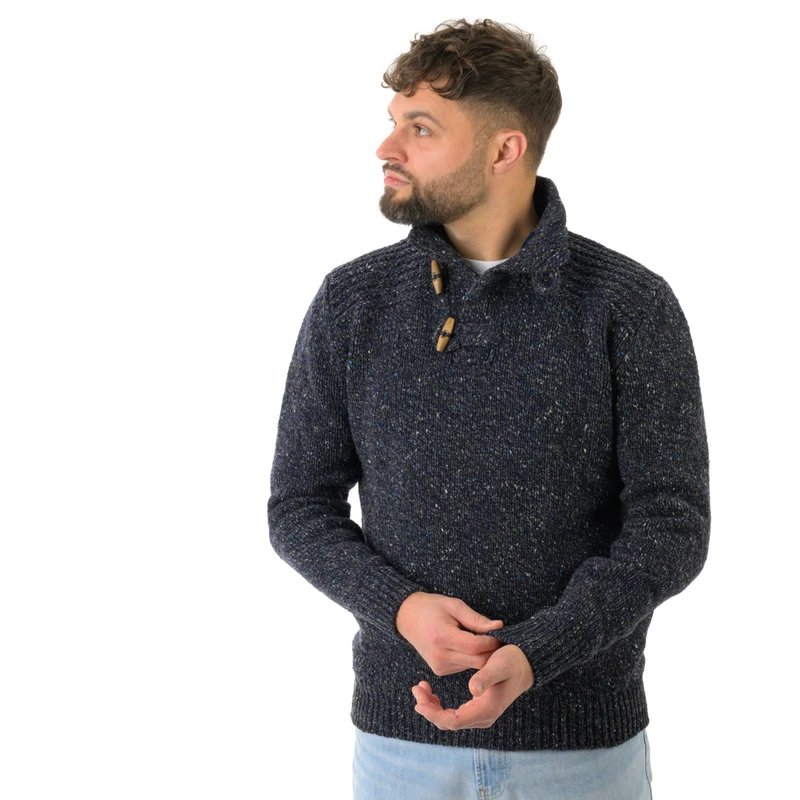 Grobstrickpullover mit Holzknöpfen