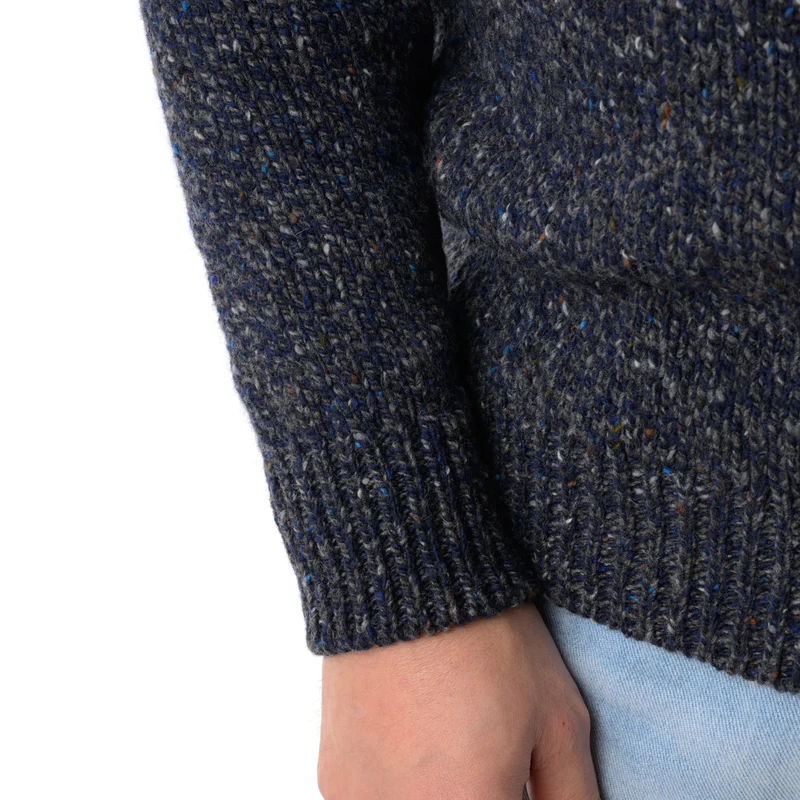 Grobstrickpullover mit Holzknöpfen