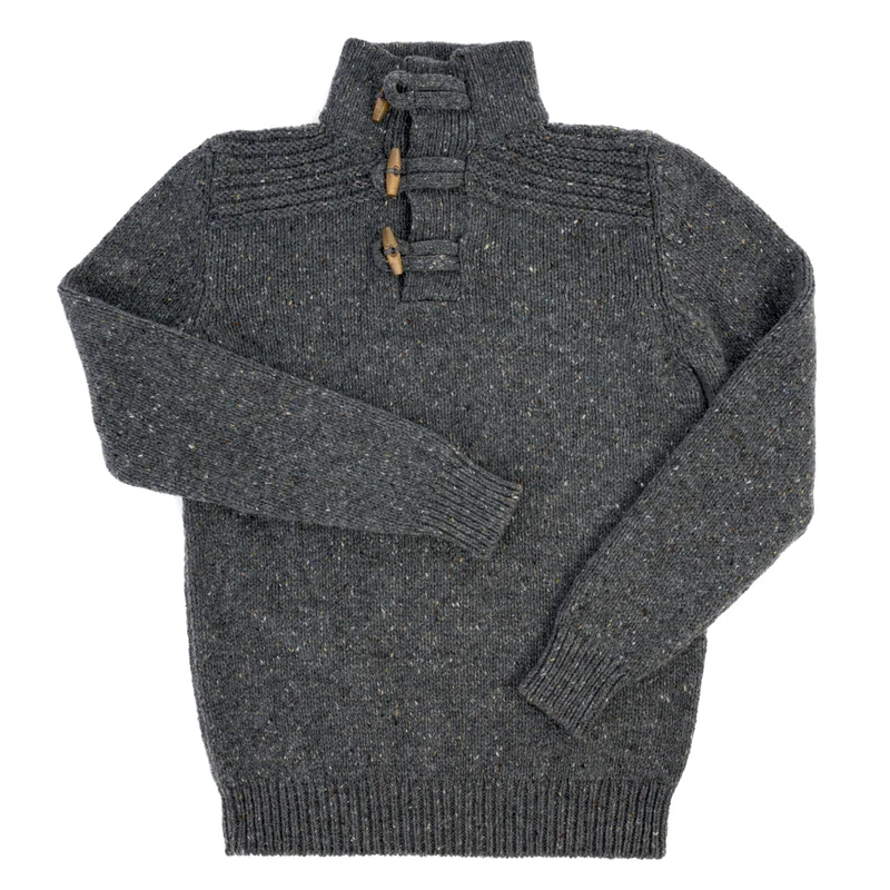 Grobstrickpullover mit Holzknöpfen