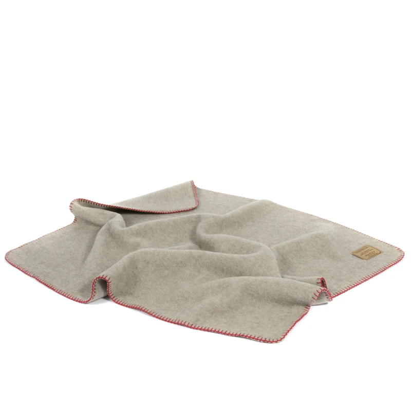 Sehr weiche Babydecke "LINA" mit roter Umkettelung