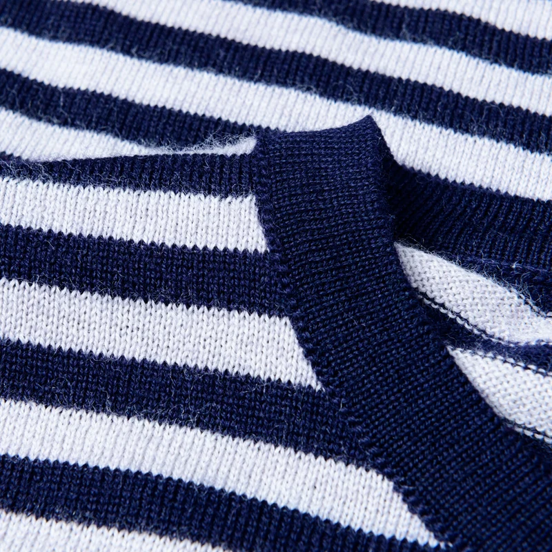 Feiner Langarm-Wollpullover aus Merinowolle