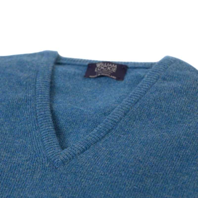 Klassischer Pullover mit V-Ausschnitt