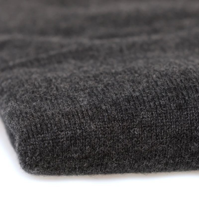 Klassischer Pullover mit V-Ausschnitt