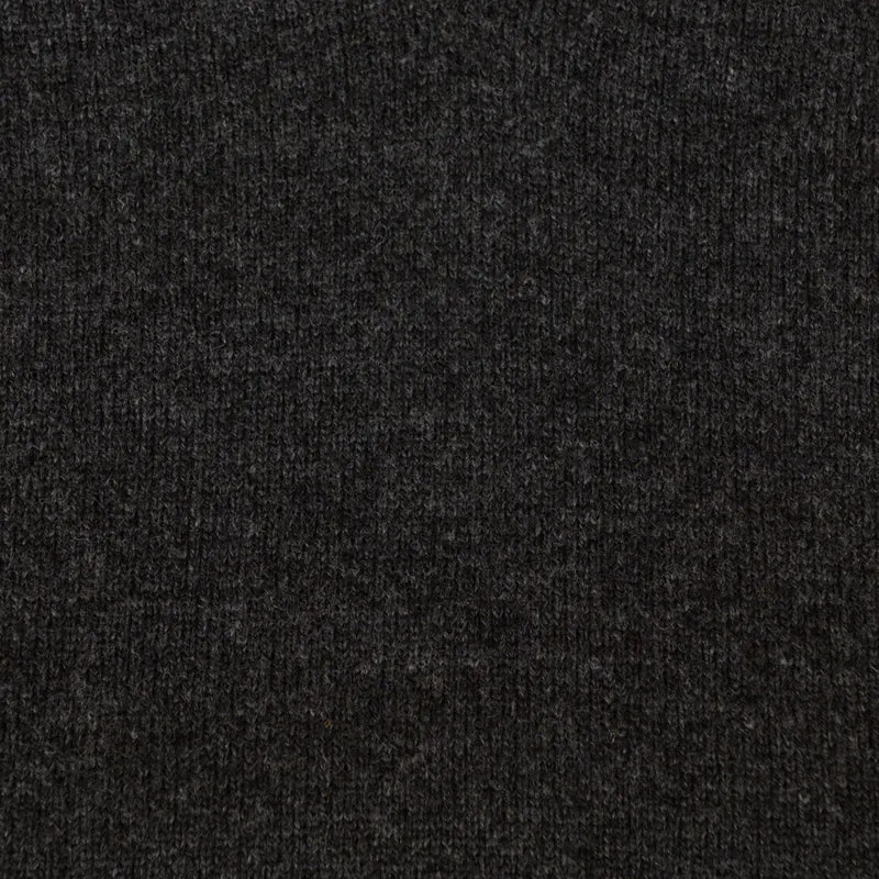 Klassischer Pullover mit V-Ausschnitt
