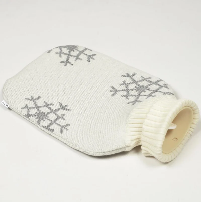 Wärmflasche Snowflakes, weiß/grau