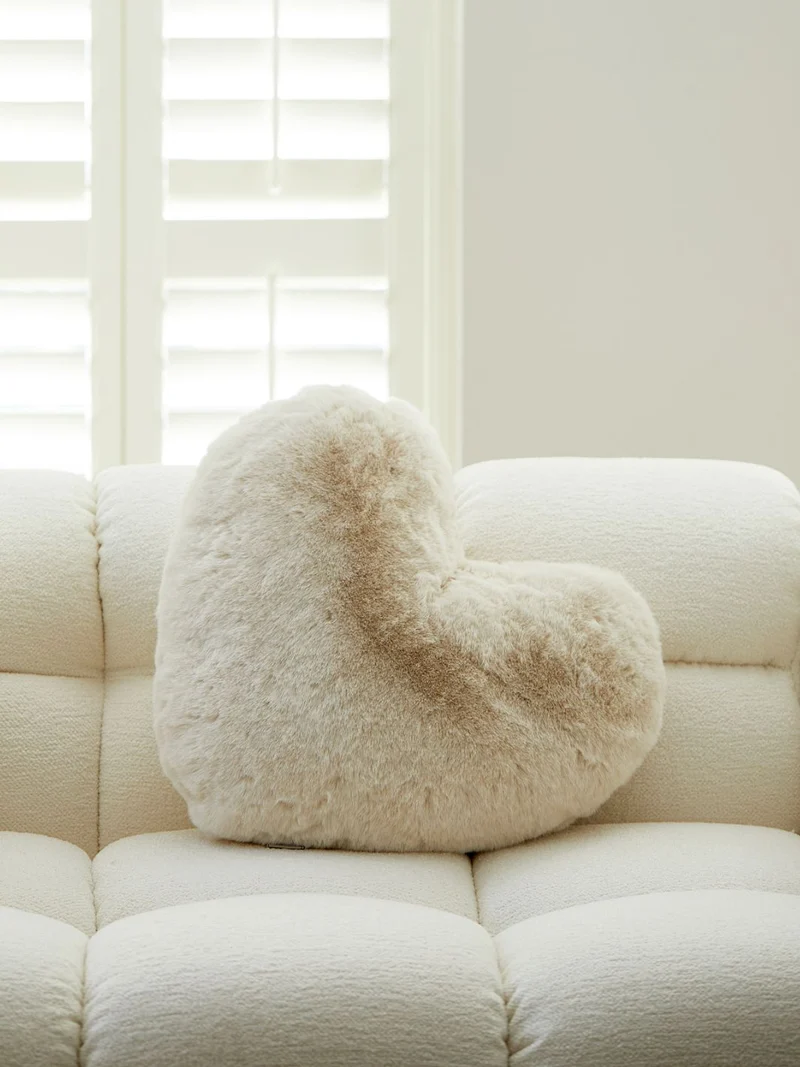 Kissen Heather Heart aus Kunstpelz von Riviera Maison
