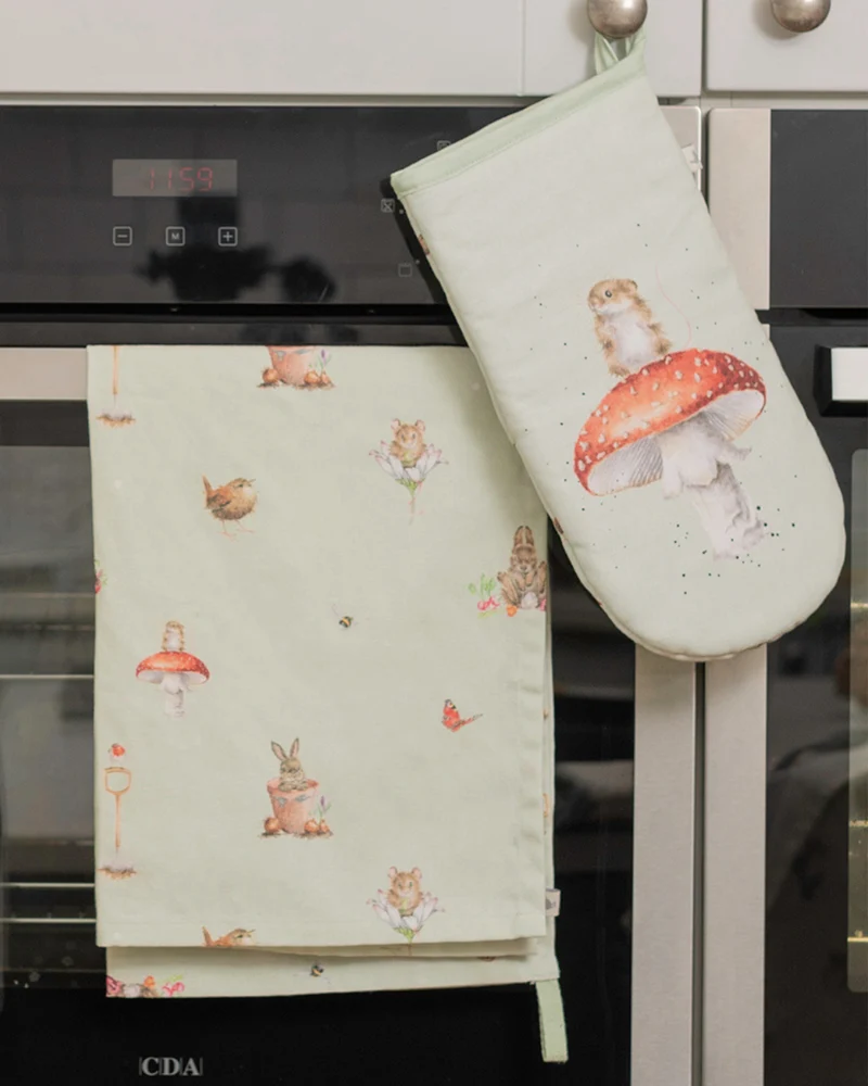 Ofenhandschuh Gartenmaus auf Fliegenpilz Wrendale Designs