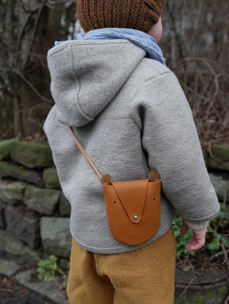 KLEINE LEDERTASCHE, BÄR