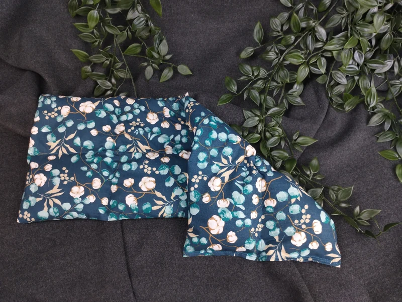 Körnerkissen Eucalyptus-/Baumwollmotiv in petrol