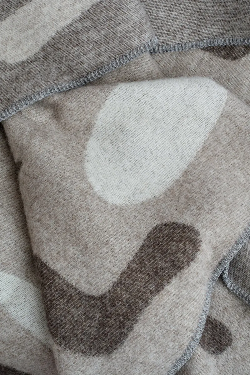 Wolldecke / Kuscheldecke pebbles limestone / earth / chalk