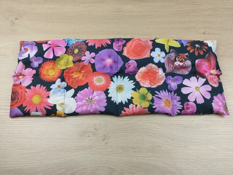 Körnerkissen bunte Blumen schwarz
