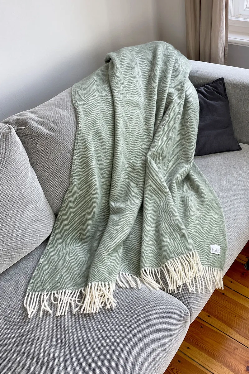 Wolldecke / Kuscheldecke fine herringbone aloe