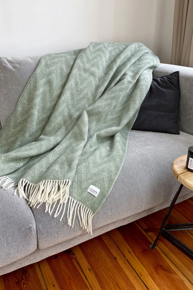 Wolldecke / Kuscheldecke fine herringbone aloe