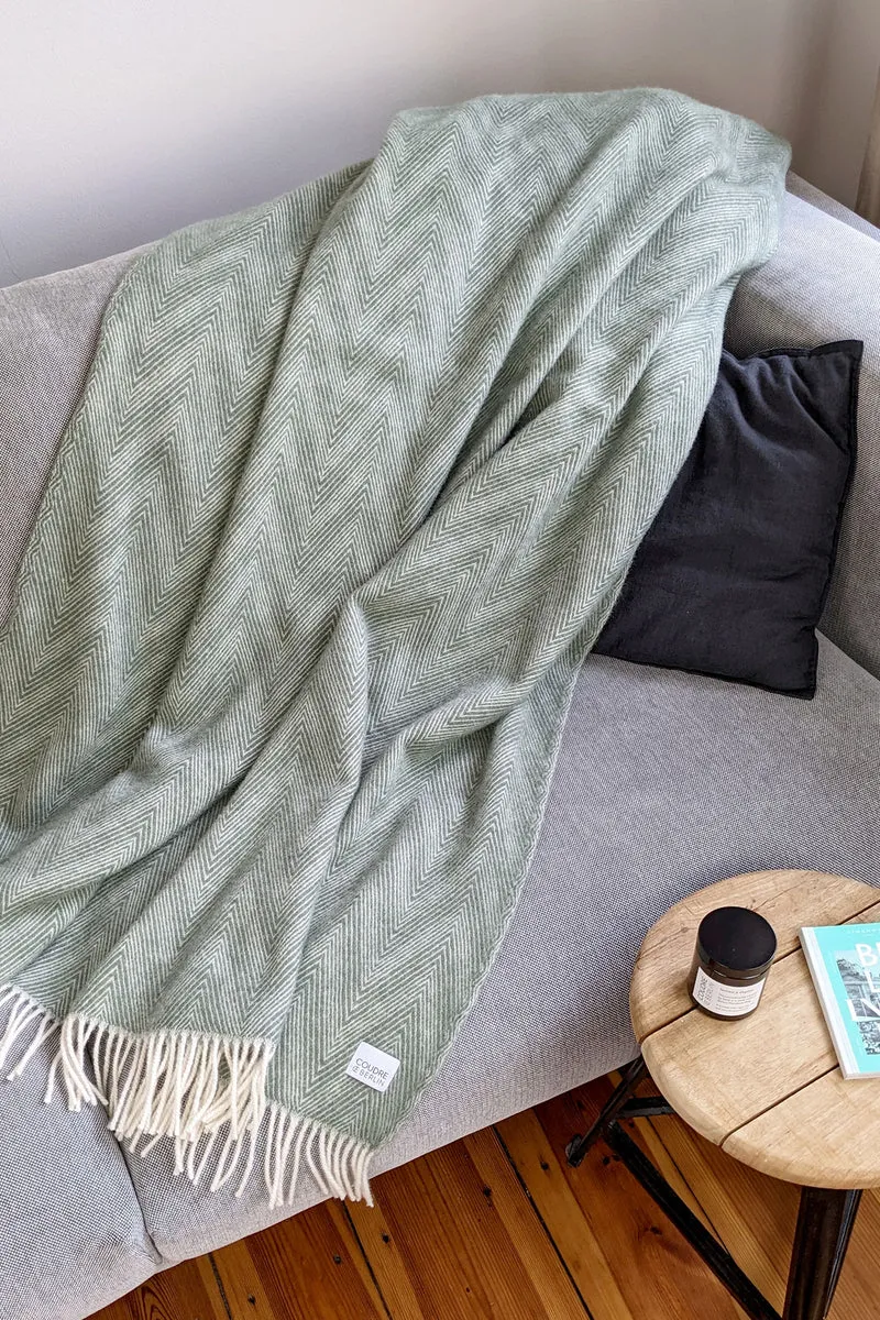 Wolldecke / Kuscheldecke fine herringbone aloe