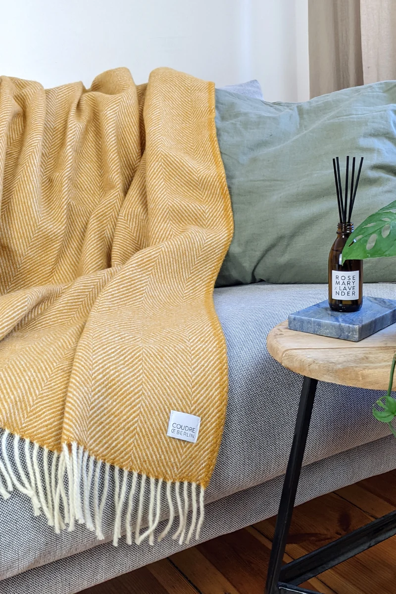Wolldecke / Kuscheldecke herringbone amber