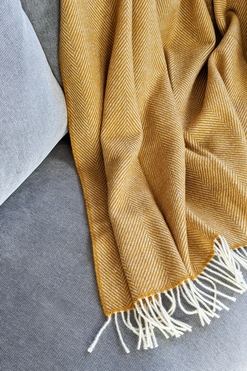 Wolldecke / Kuscheldecke herringbone amber