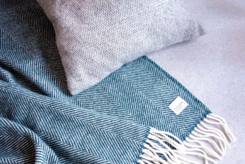 Wolldecke / Kuscheldecke herringbone petrol