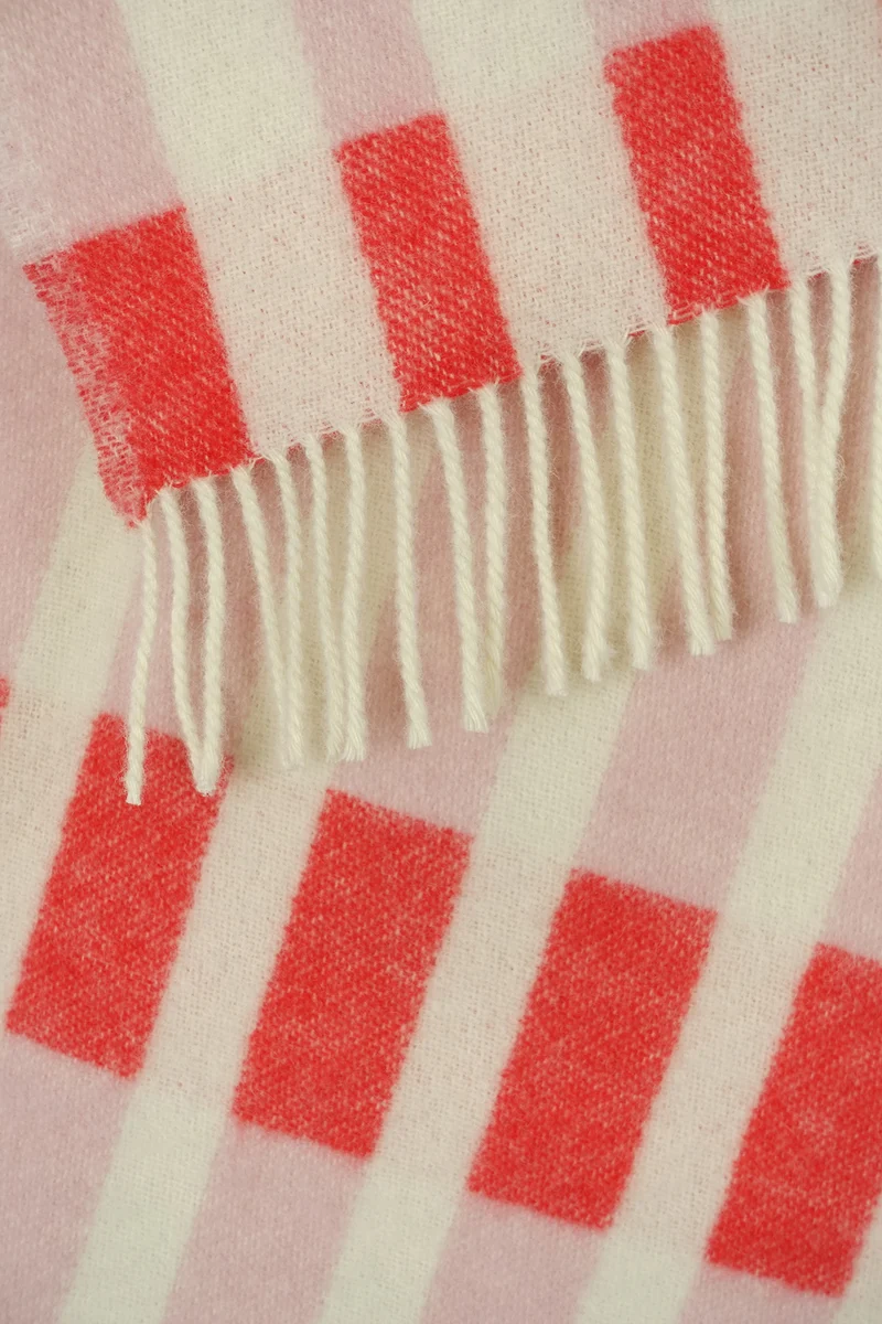 Wolldecke / Kuscheldecke DESSAU rose / tomato / white