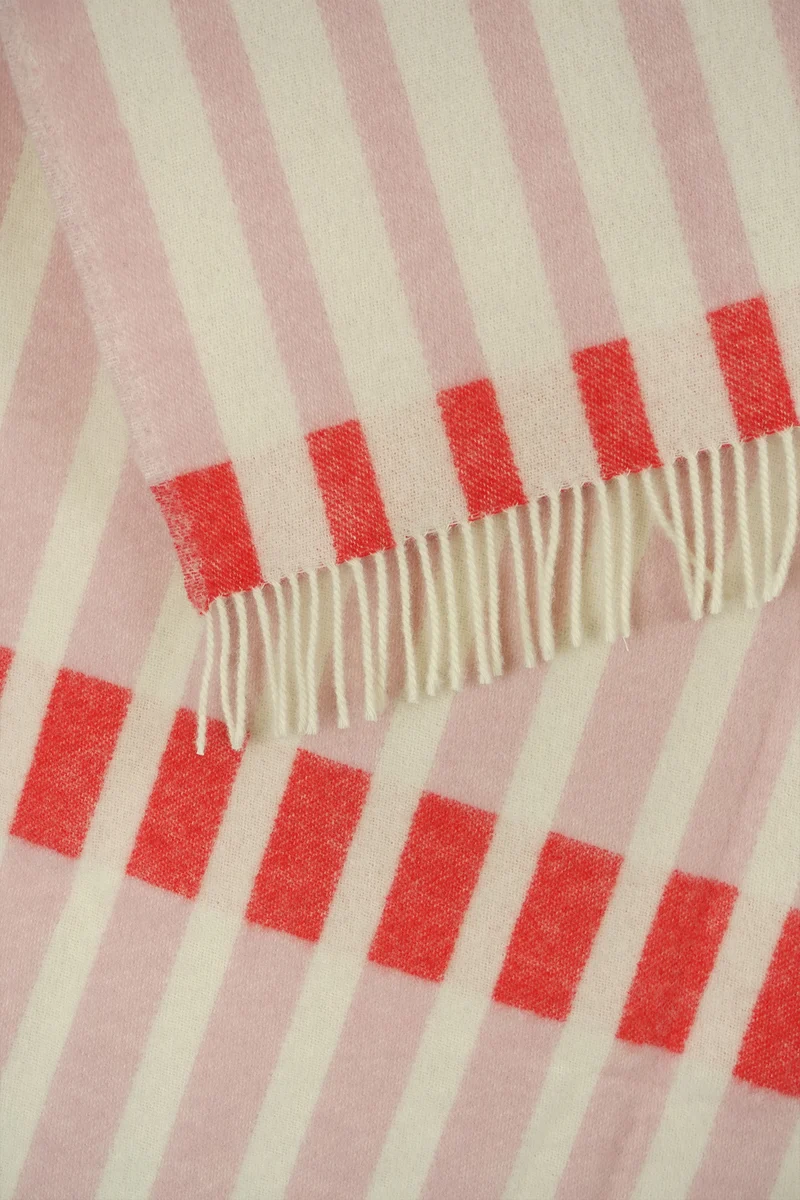 Wolldecke / Kuscheldecke DESSAU rose / tomato / white