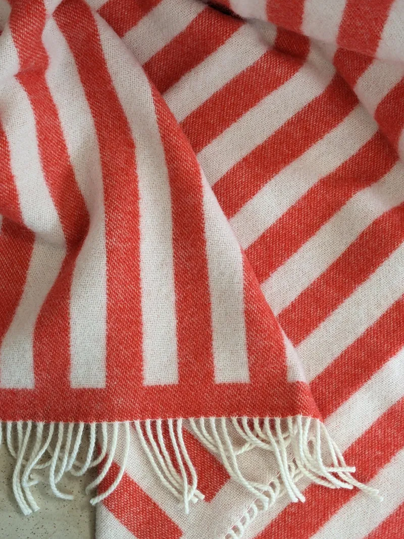 Wolldecke / Kuscheldecke STRIPES tomato red / off white