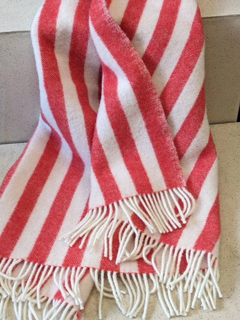 Wolldecke / Kuscheldecke STRIPES tomato red / off white