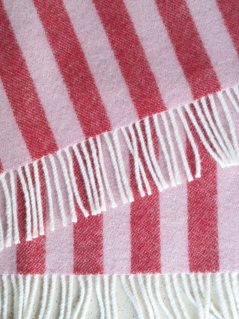 Wolldecke / Kuscheldecke STRIPES red / rose