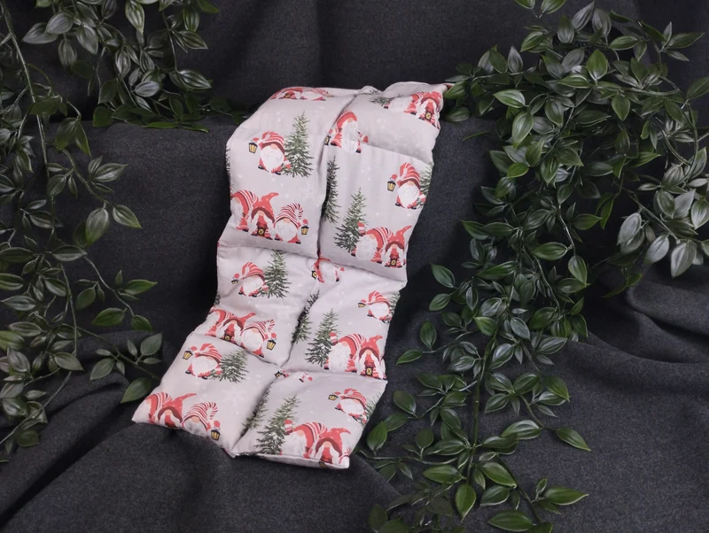 Körnerkissen Weihnachtsgnome mit Laterne und Tannen