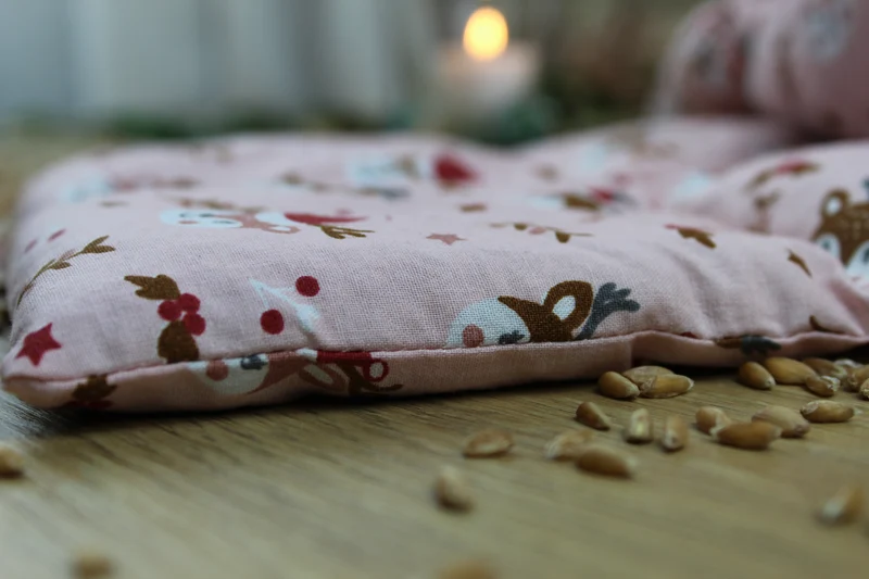 Körnerkissen weihnachtliche Rentiere rosa