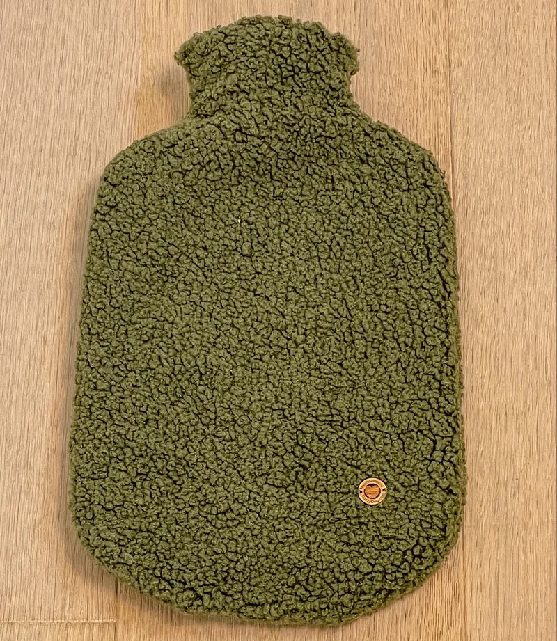 Poufet Wärmflasche | Bouclé | Olive/Khaki | Handgemacht in Deutschland