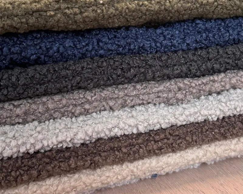 Poufet Cozy Reisedecke – Bouclé | rechteckig | ohne Füllung | Handgemacht in Deutschland