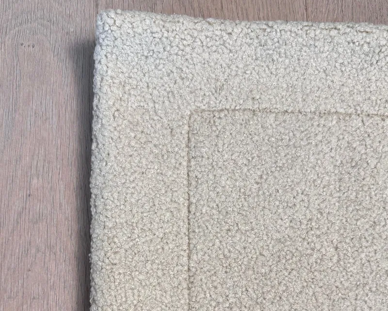 Poufet Cozy Reisedecke – Bouclé | rechteckig | ohne Füllung | Handgemacht in Deutschland