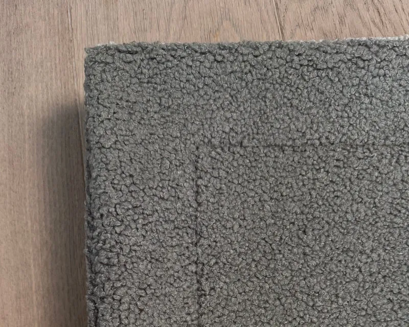 Poufet Cozy Reisedecke – Bouclé | rechteckig | ohne Füllung | Handgemacht in Deutschland