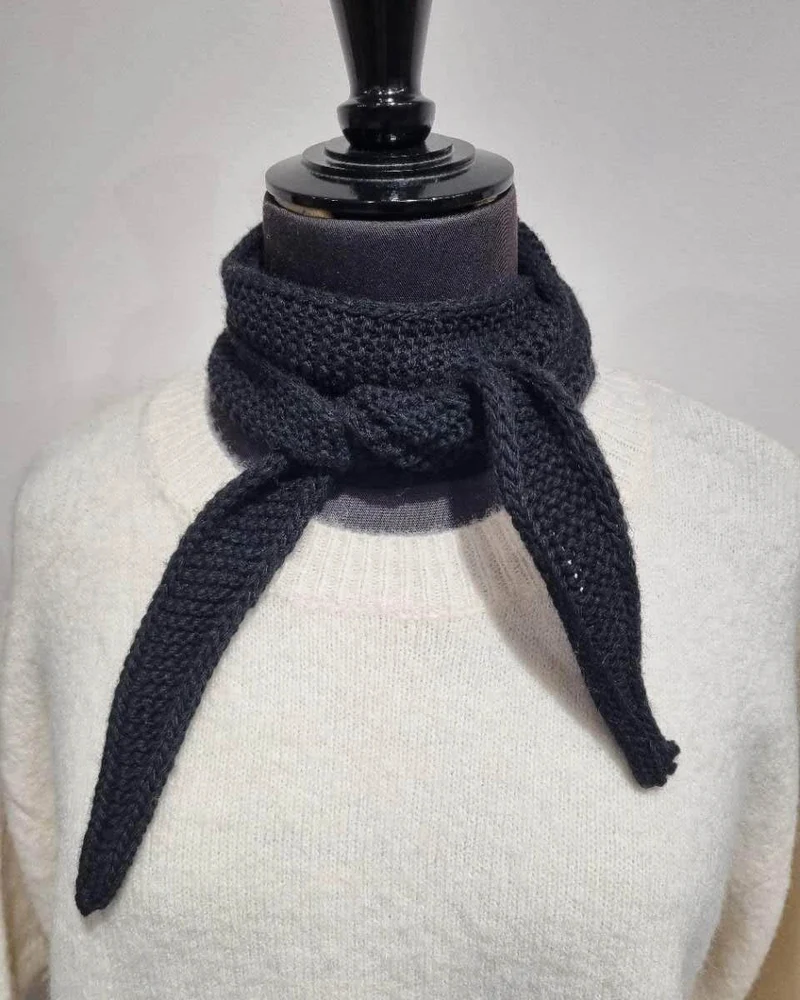 Kleiner Strickschal • Schwarz