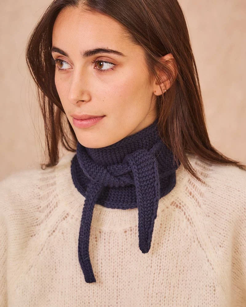 Kleiner Strickschal • Navy Blau