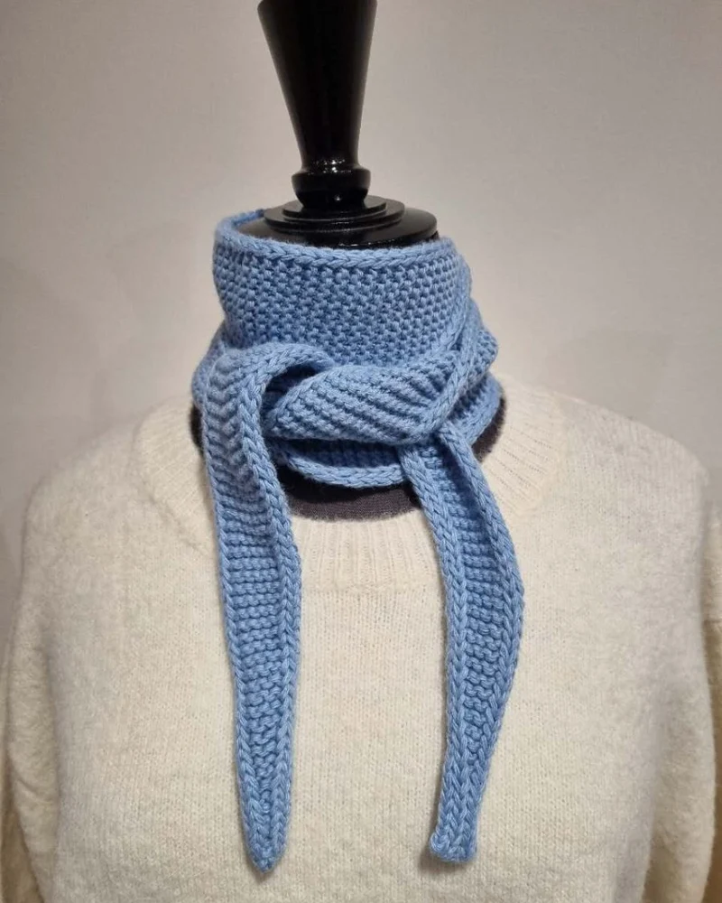 Kleiner Strickschal • Hellblau