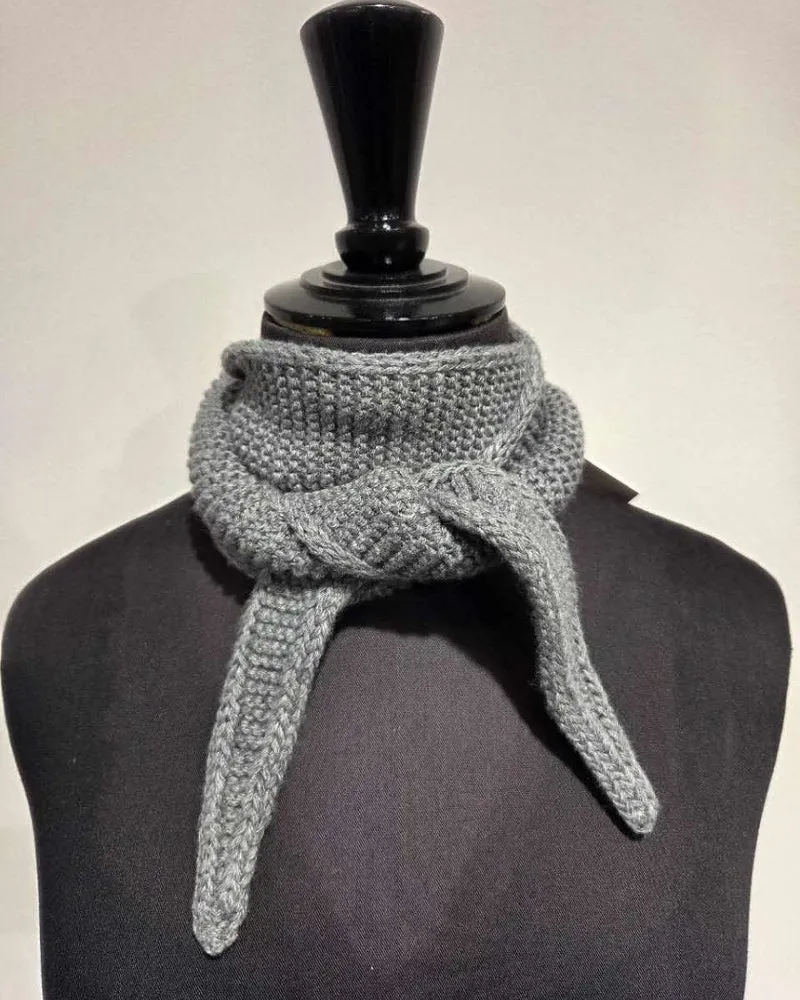 Kleiner Strickschal • Dunkelgrau
