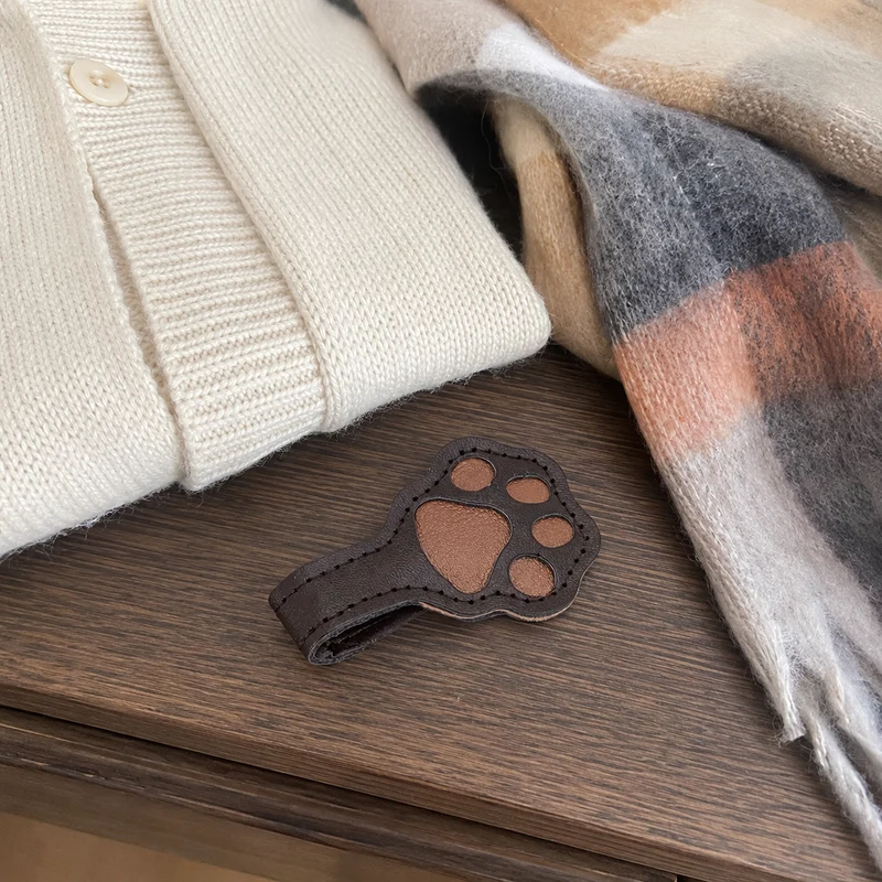 Little Paw Magnetic Garment Securing Clip