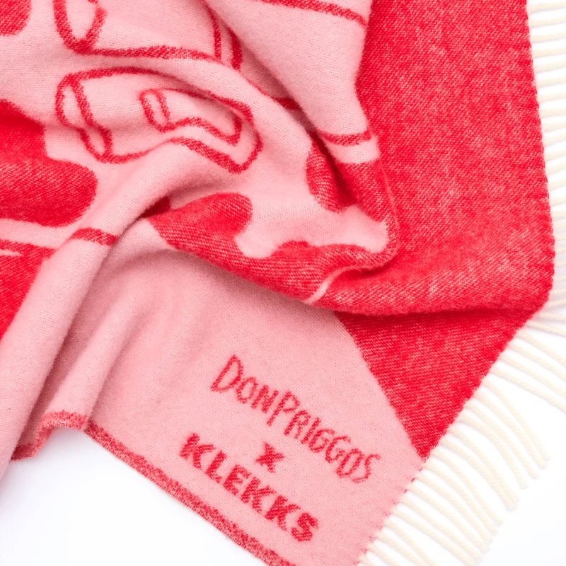 KLEKKS × donpriggos NO. 33 Wolldecke • Rot/Rosa