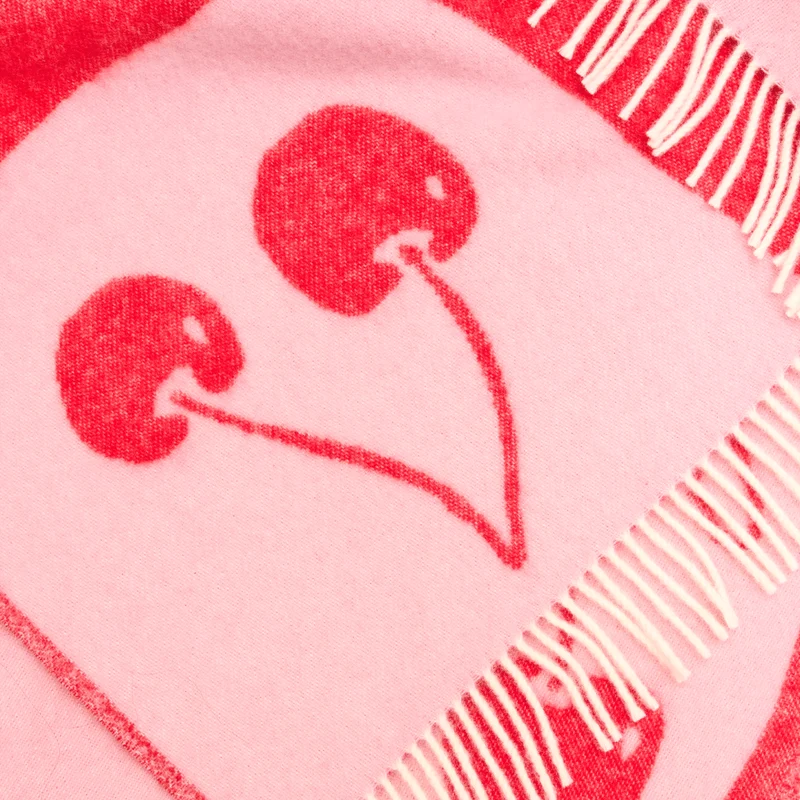 KLEKKS × donpriggos NO. 33 Wolldecke • Rot/Rosa