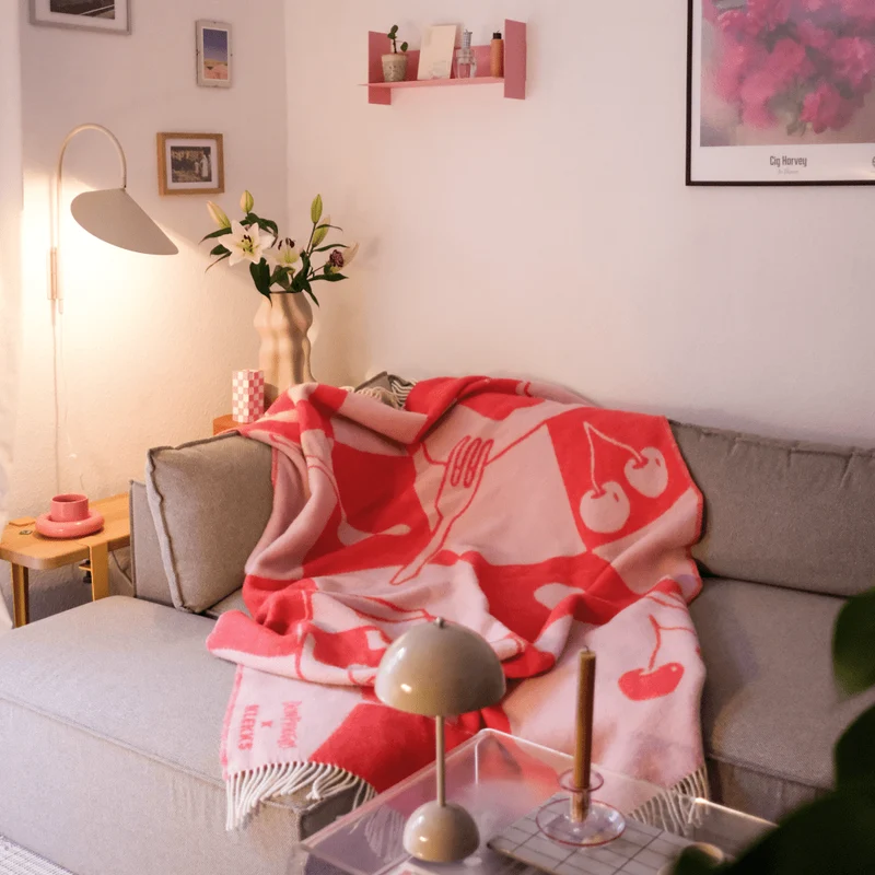 KLEKKS × donpriggos NO. 33 Wolldecke • Rot/Rosa