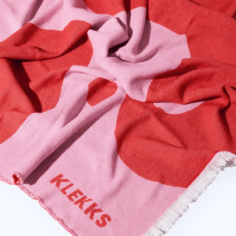 KLEKKS NO. 8 Leichte Baumwolldecke • Rot/Rosa