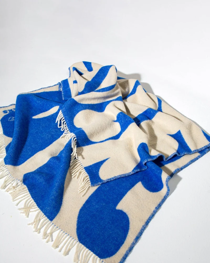 KLEKKS × JETTE NO. 22 Wolldecke in Blau